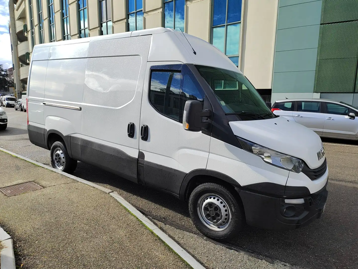 Iveco daily 2.3d 140cv tetto medio passo medio EURO6 Bianco - 1