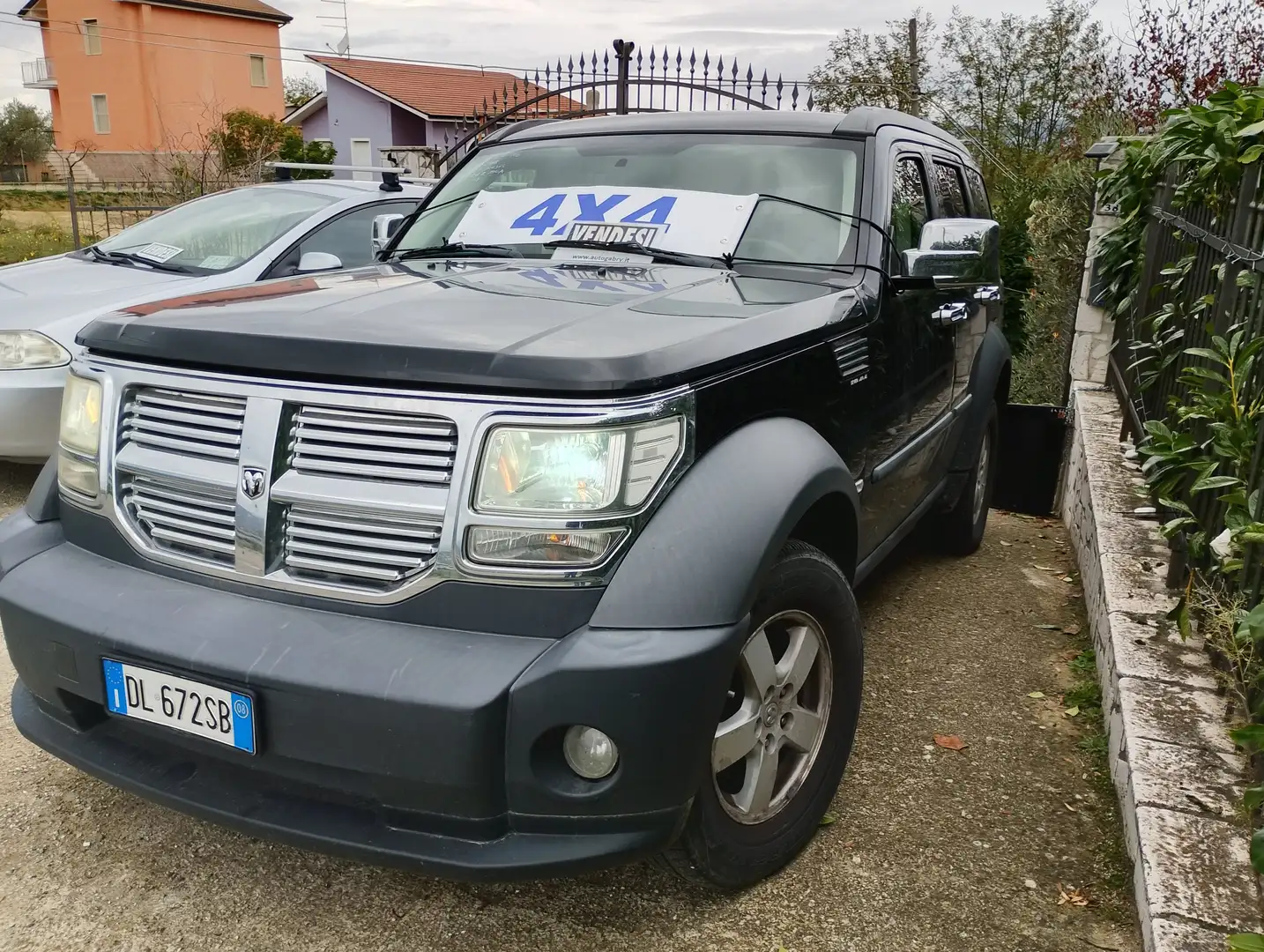 Dodge Nitro Nitro 2.8 L4 crd 16v SXT 4wd dpf Černá - 1