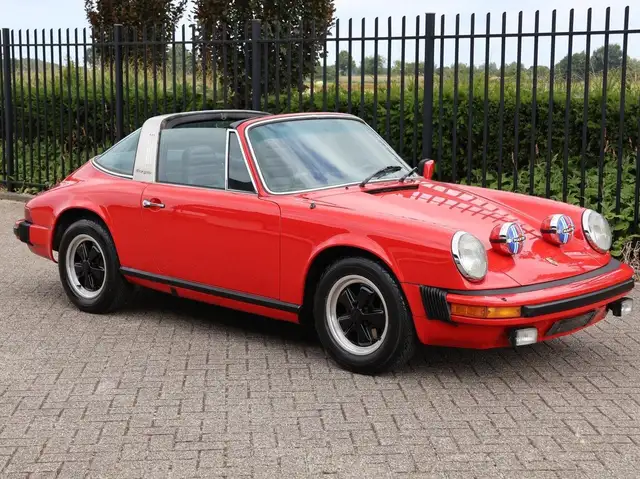 Porsche 911 view 15