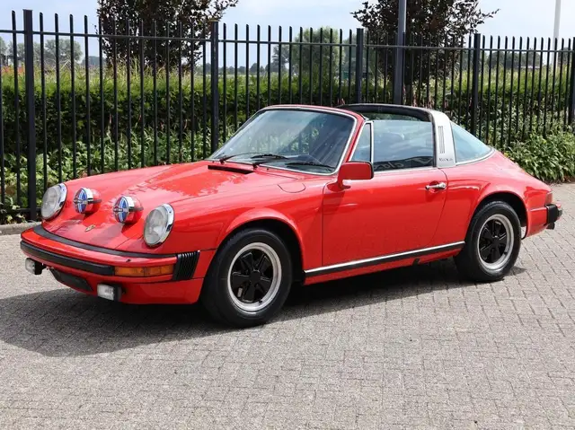 Porsche 911 view 2