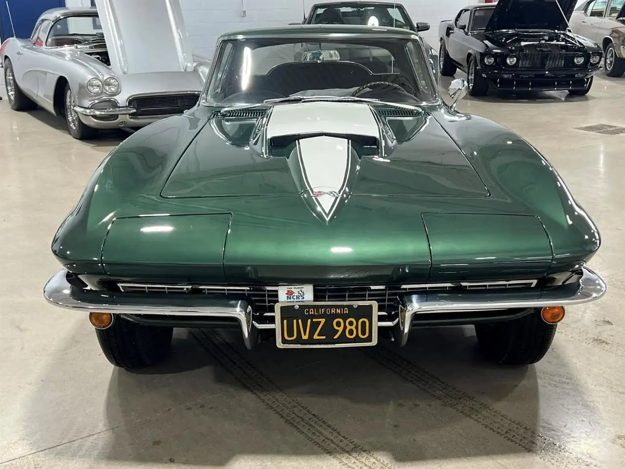 Chevrolet Corvette снимка Chevrolet Corvette