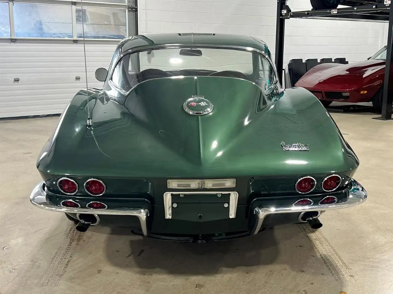 Chevrolet Corvette снимка Chevrolet Corvette