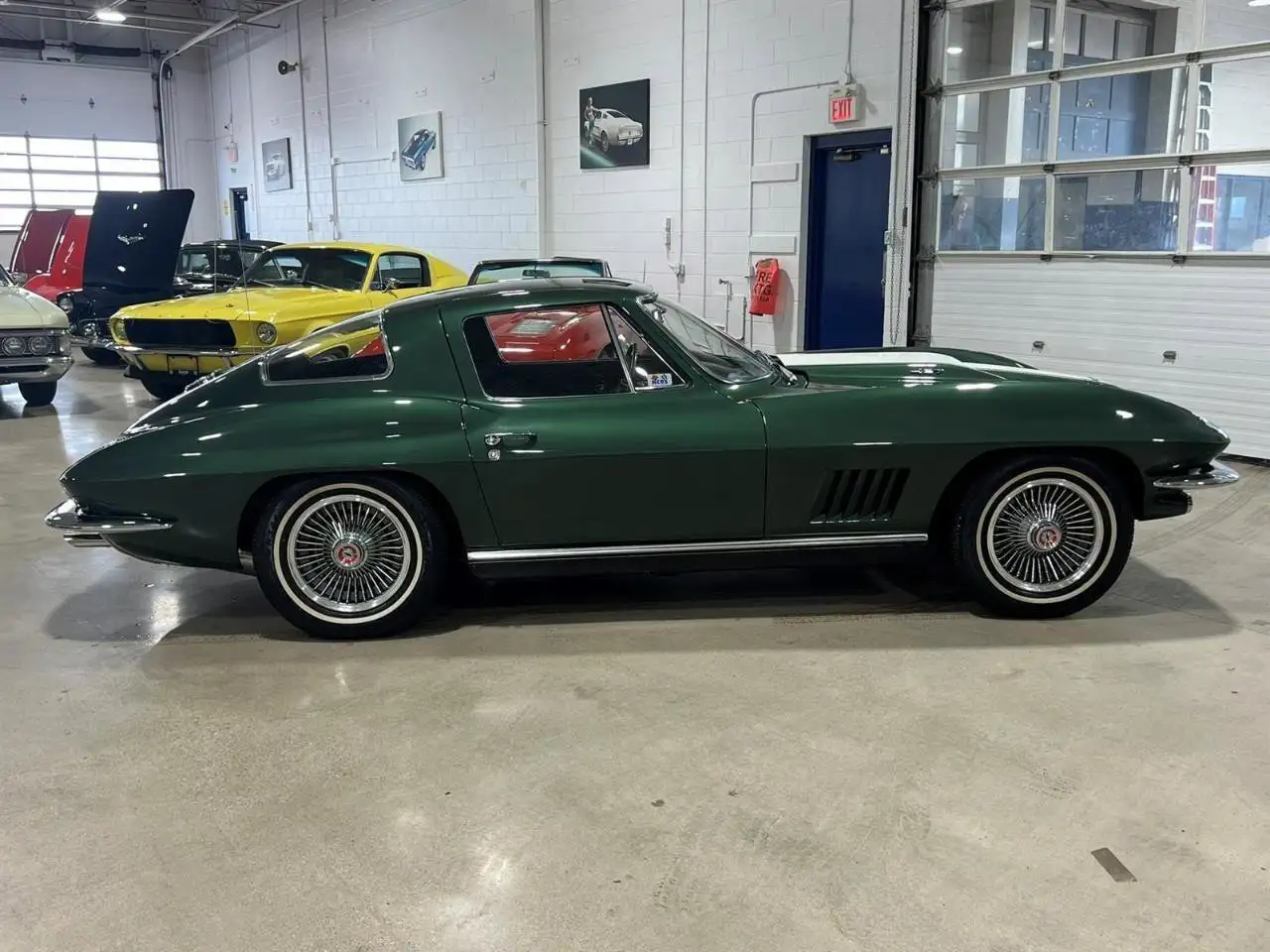 Chevrolet Corvette снимка Chevrolet Corvette