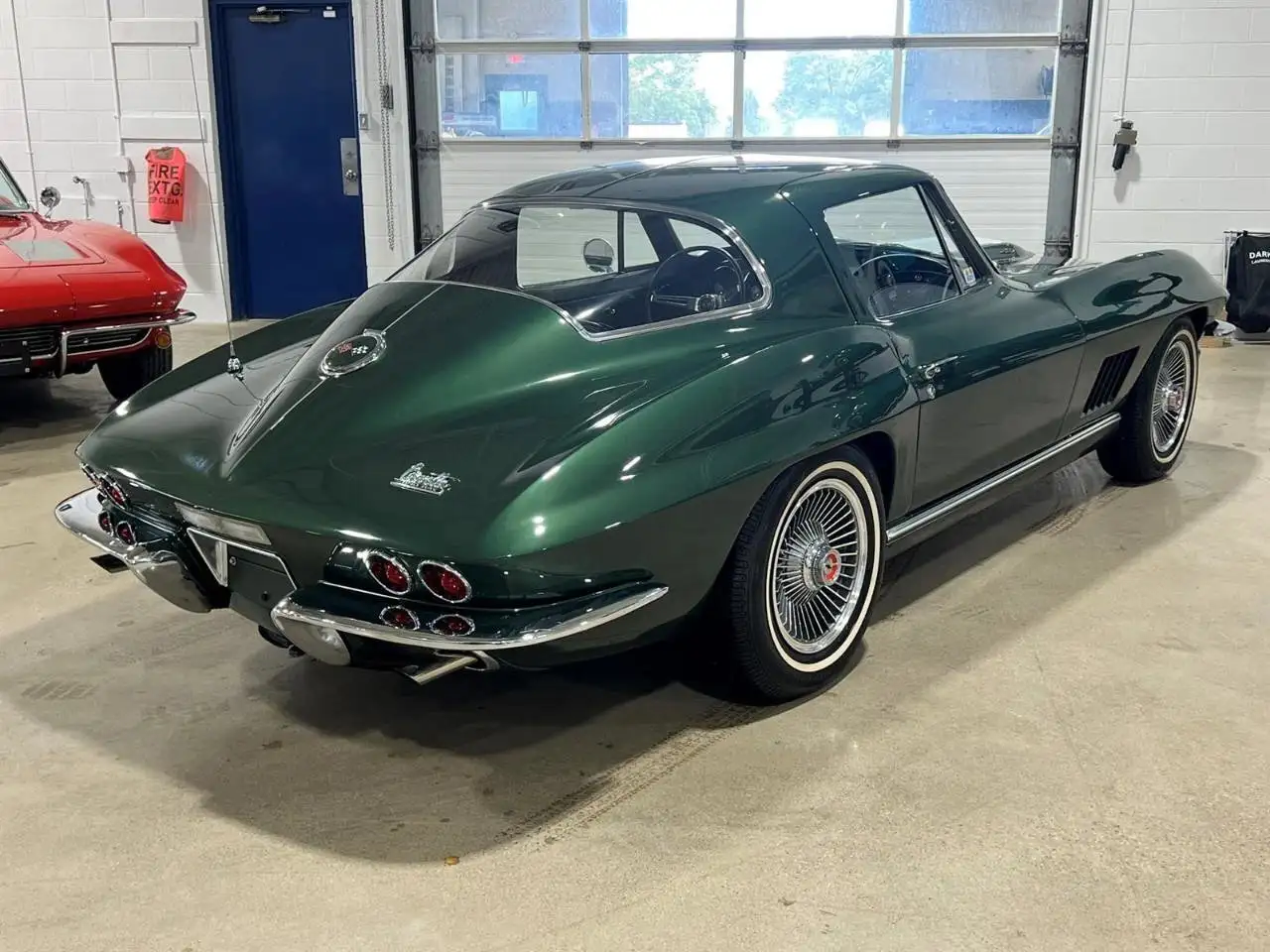 Chevrolet Corvette снимка Chevrolet Corvette