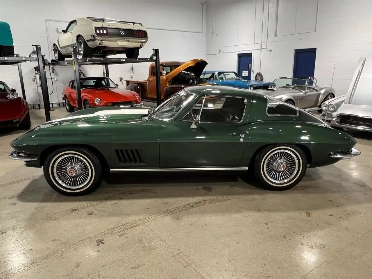 Chevrolet Corvette снимка Chevrolet Corvette