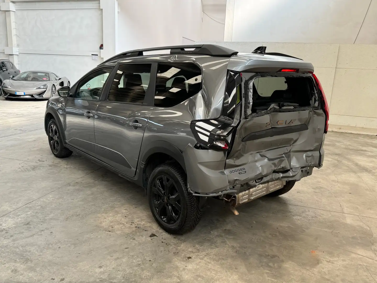 Dacia Jogger 1,6 Full Hybrid Aut. Extreme 7 POSTI AIRBAG OK Grigio - 2