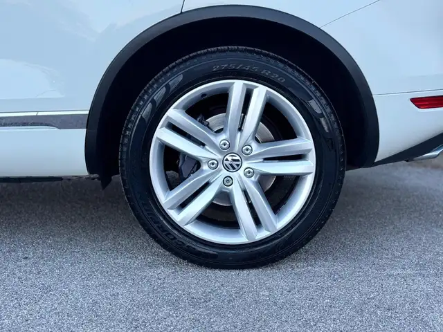 Volkswagen Touareg view 21