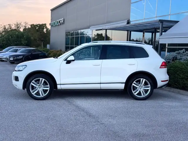 Volkswagen Touareg view 19