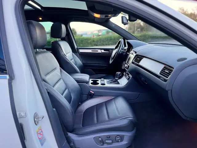 Volkswagen Touareg view 12