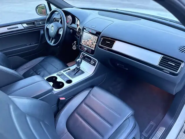 Volkswagen Touareg view 13