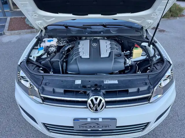 Volkswagen Touareg view 24