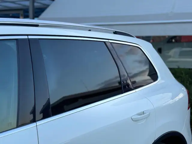 Volkswagen Touareg view 20