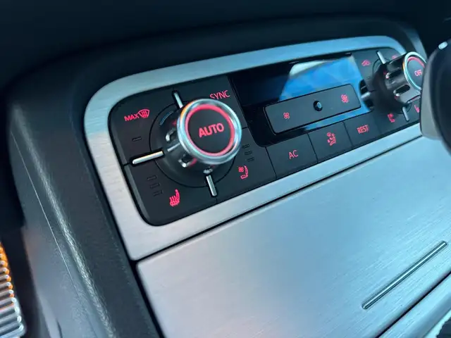 Volkswagen Touareg view 11