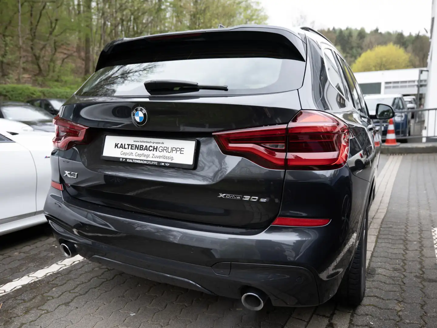 BMW X3 xDrive 30e M-Sportpaket PANO AHK HUD LED Grau - 2