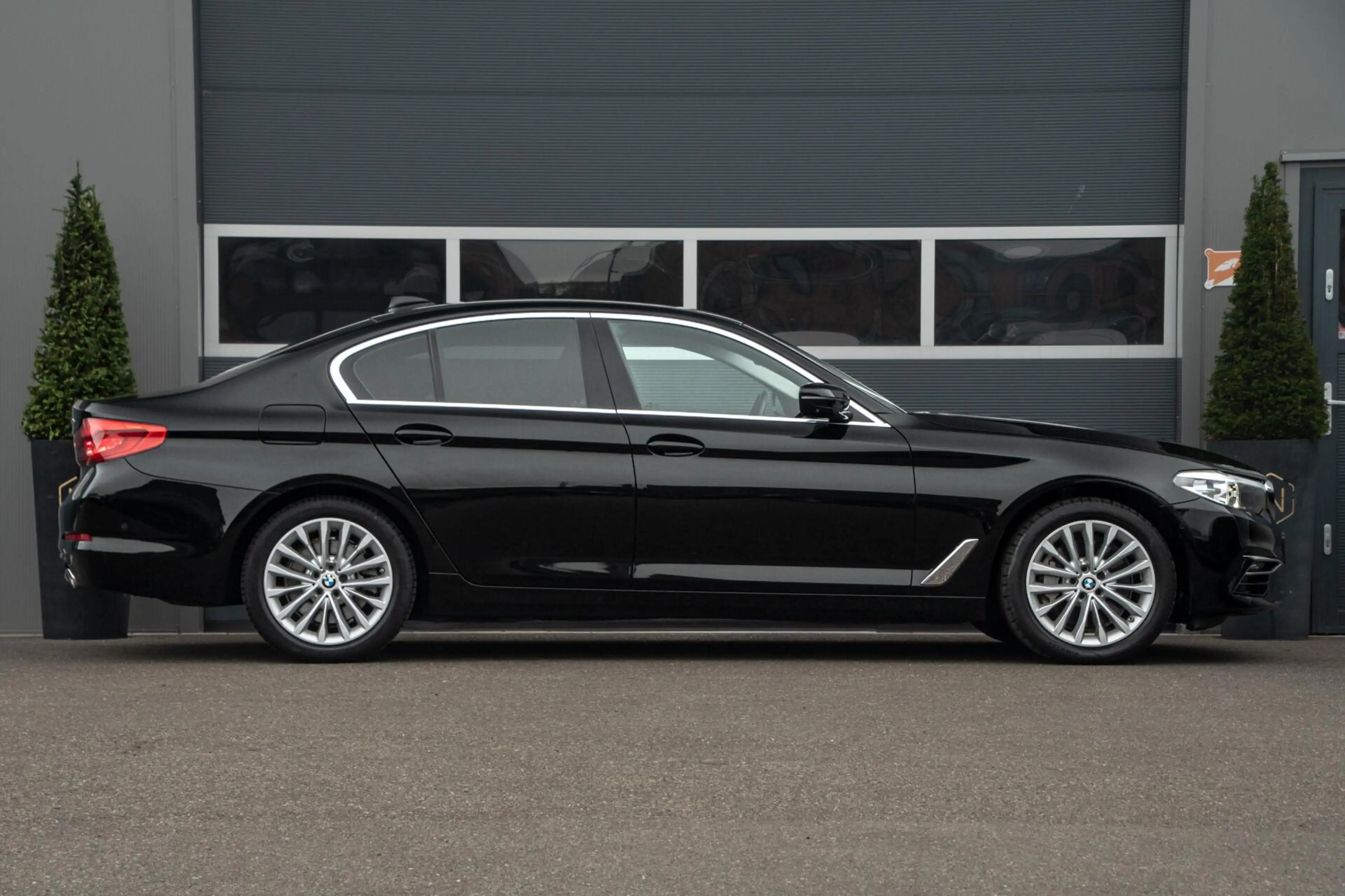 BMW 530 5-serie 530e iPerformance eDrive Luxury line | Cam — photo 11