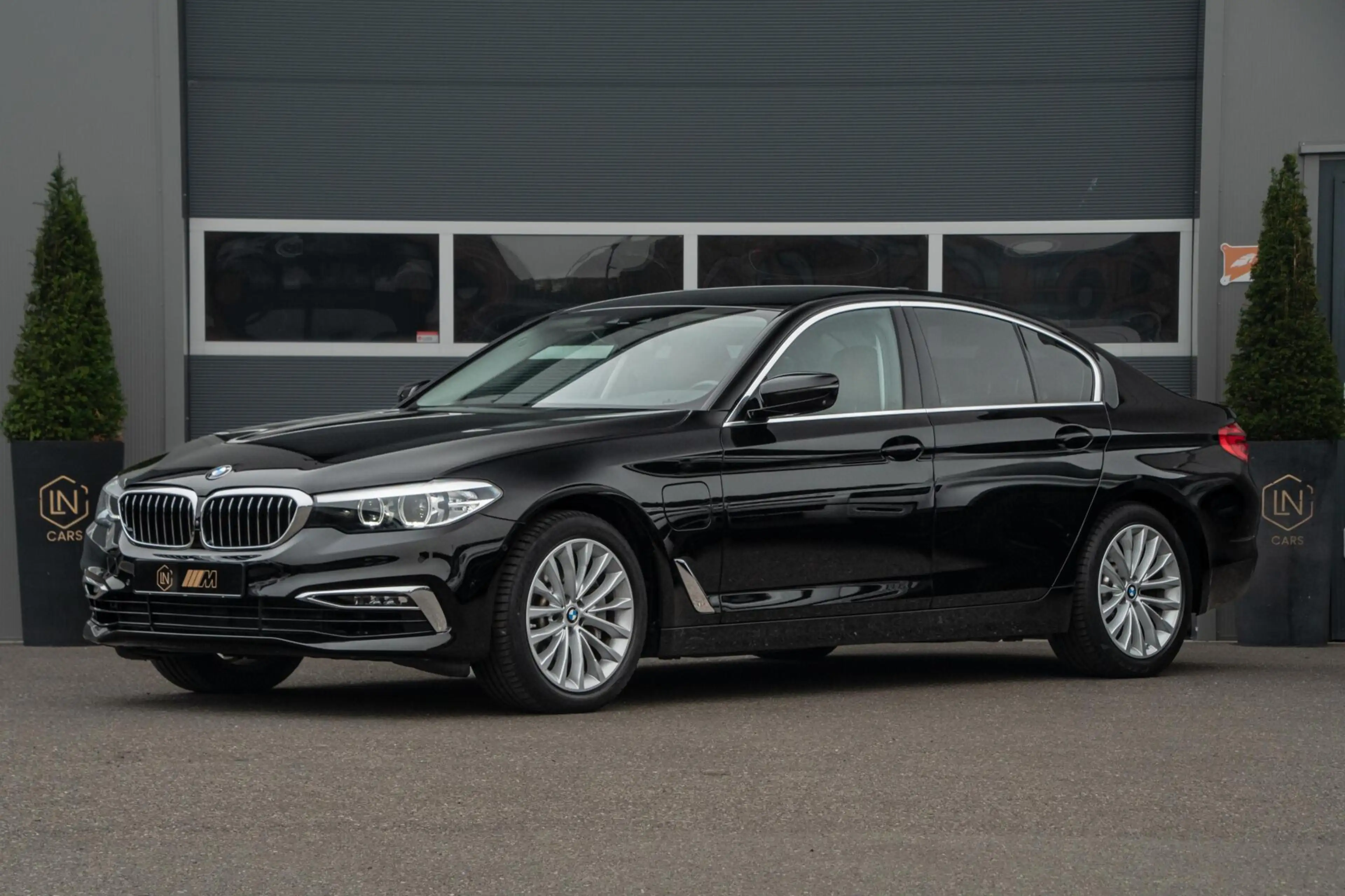 BMW 530 5-serie 530e iPerformance eDrive Luxury line | Cam