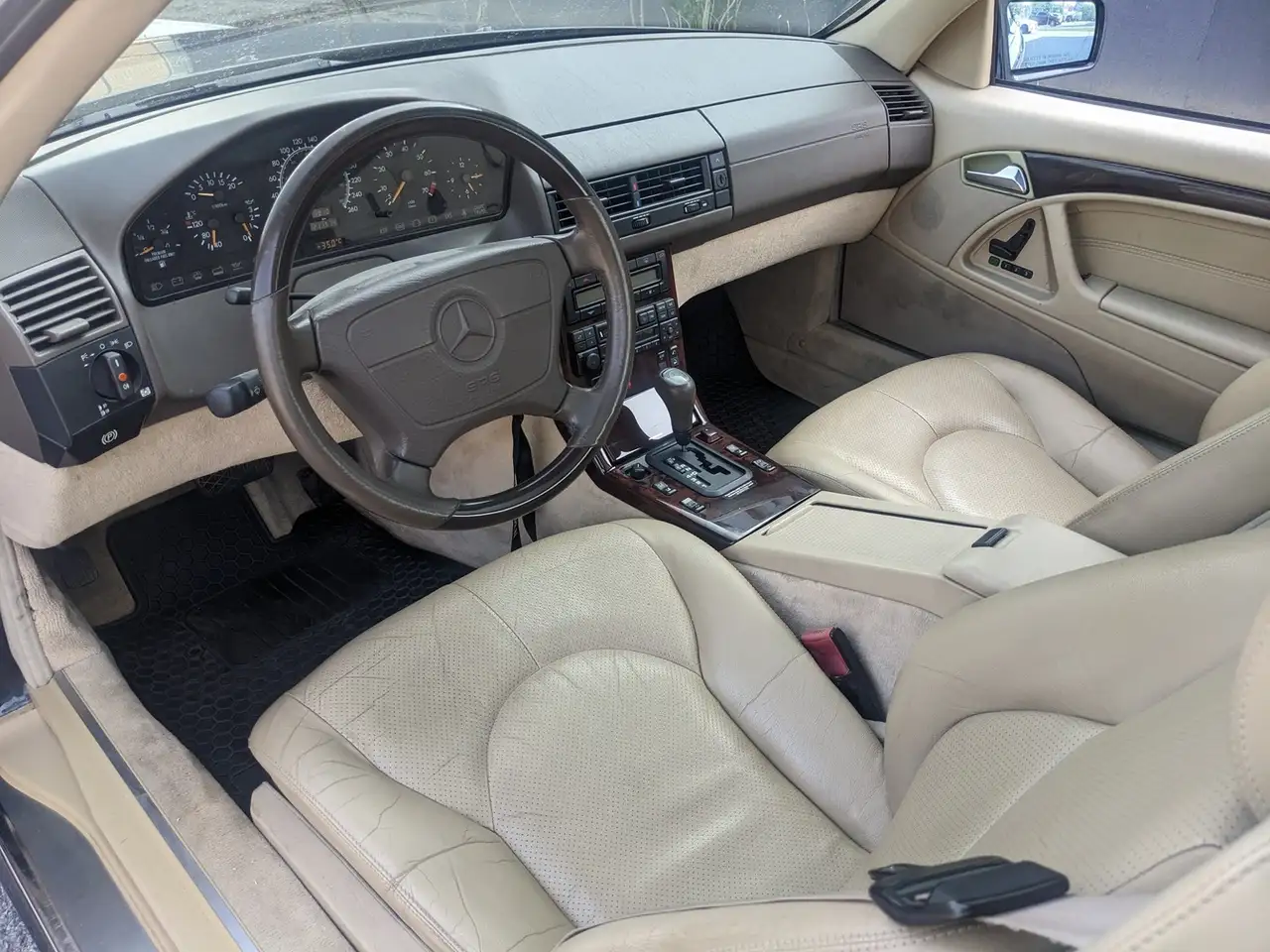 Mercedes-Benz SL снимка Mercedes-Benz SL