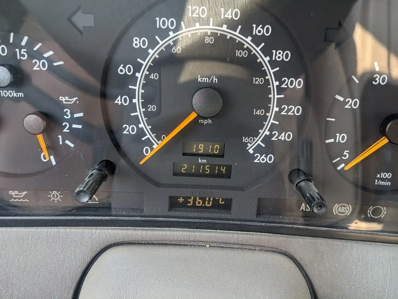 Mercedes-Benz SL снимка Mercedes-Benz SL