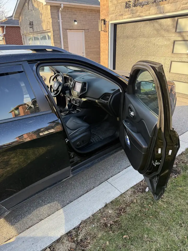 Jeep Cherokee снимка Jeep Cherokee