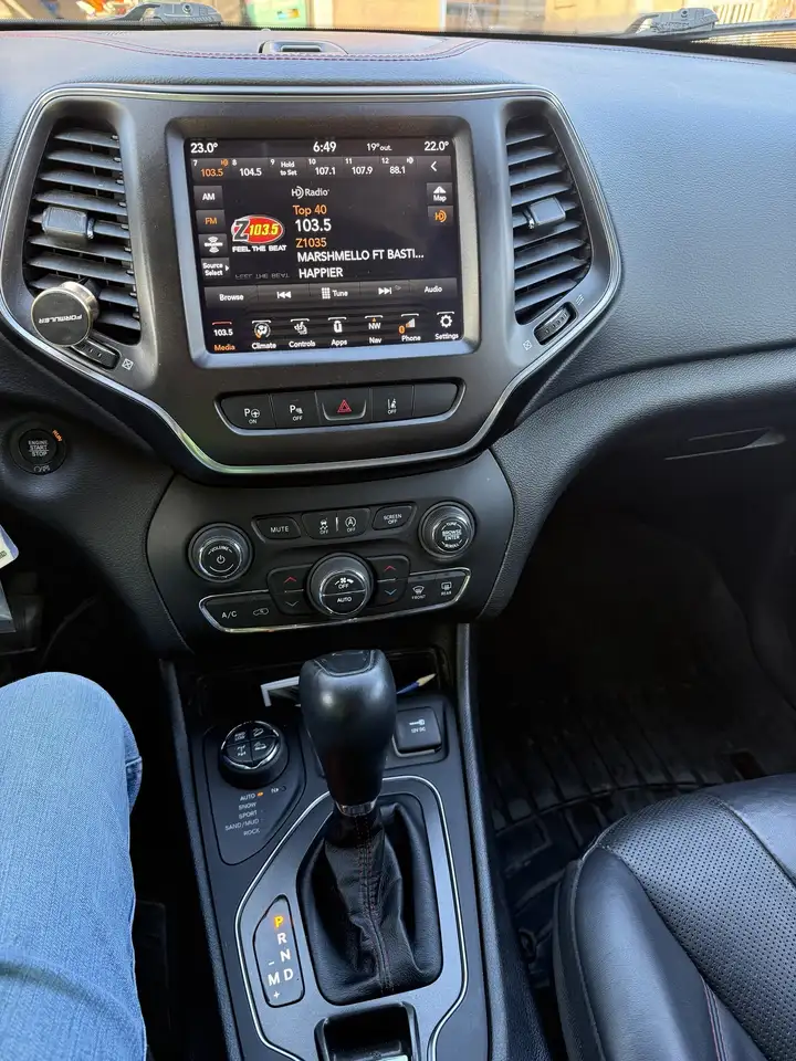 Jeep Cherokee снимка Jeep Cherokee