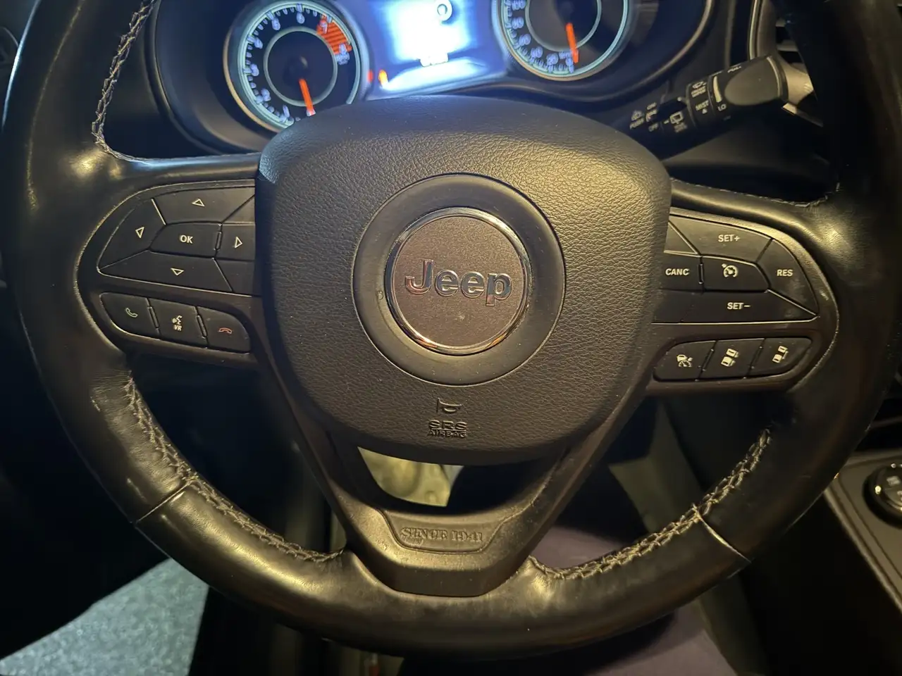 Jeep Cherokee снимка Jeep Cherokee