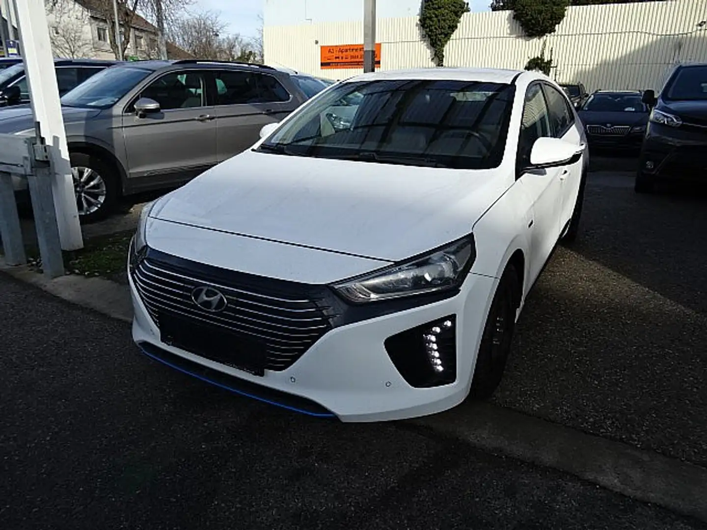 Hyundai IONIQ Ioniq 1,6 GDi Hybrid Level 6 DCT Aut. Weiß - 1