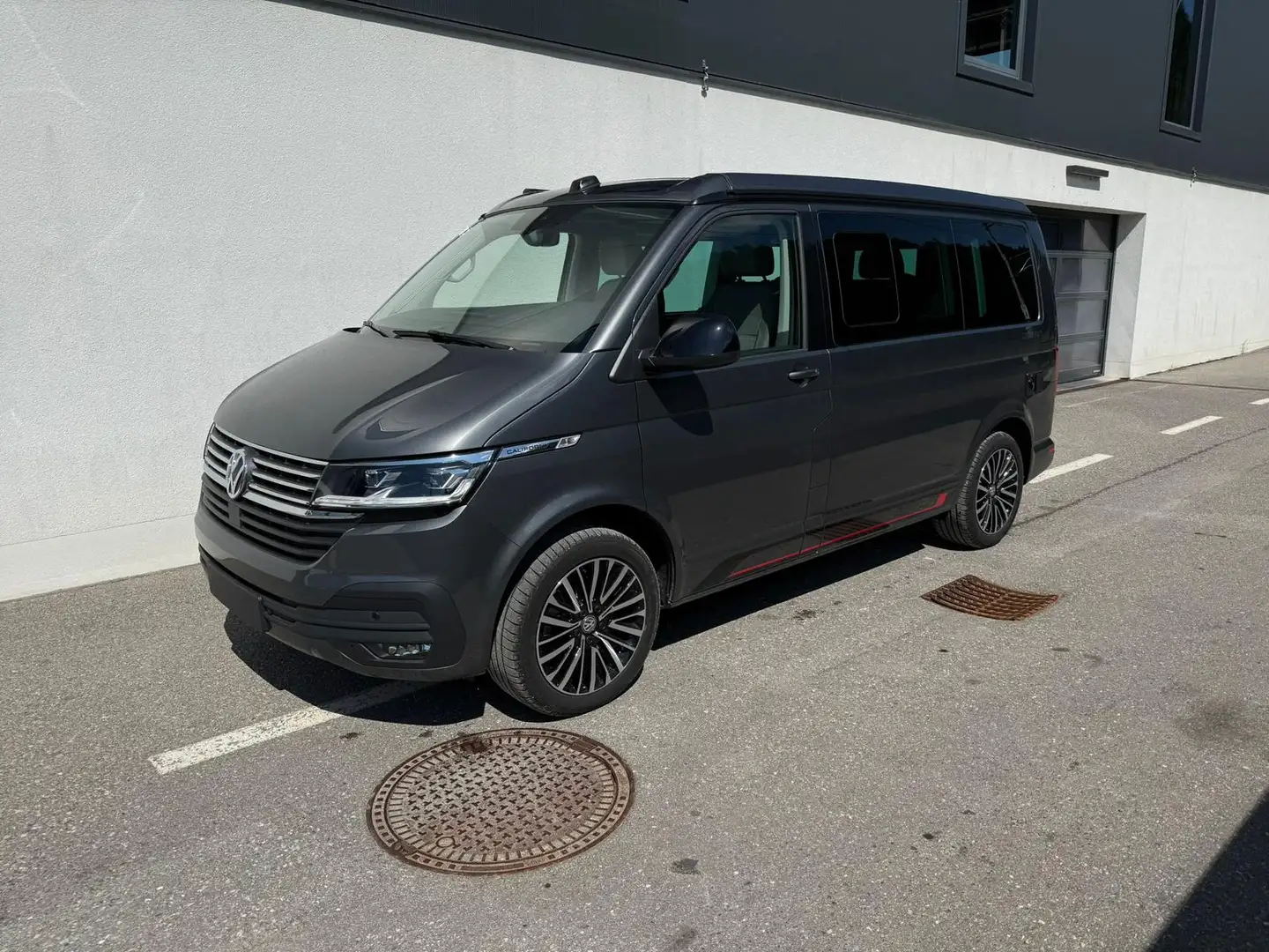 Volkswagen T6.1 California 2.0 TDI Ocean Edition DSG 4Motion Grigio - 2
