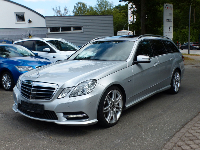 Mercedes-Benz E 250 E250 T CGI AMG-Line SDach Alcantara Xen Distron