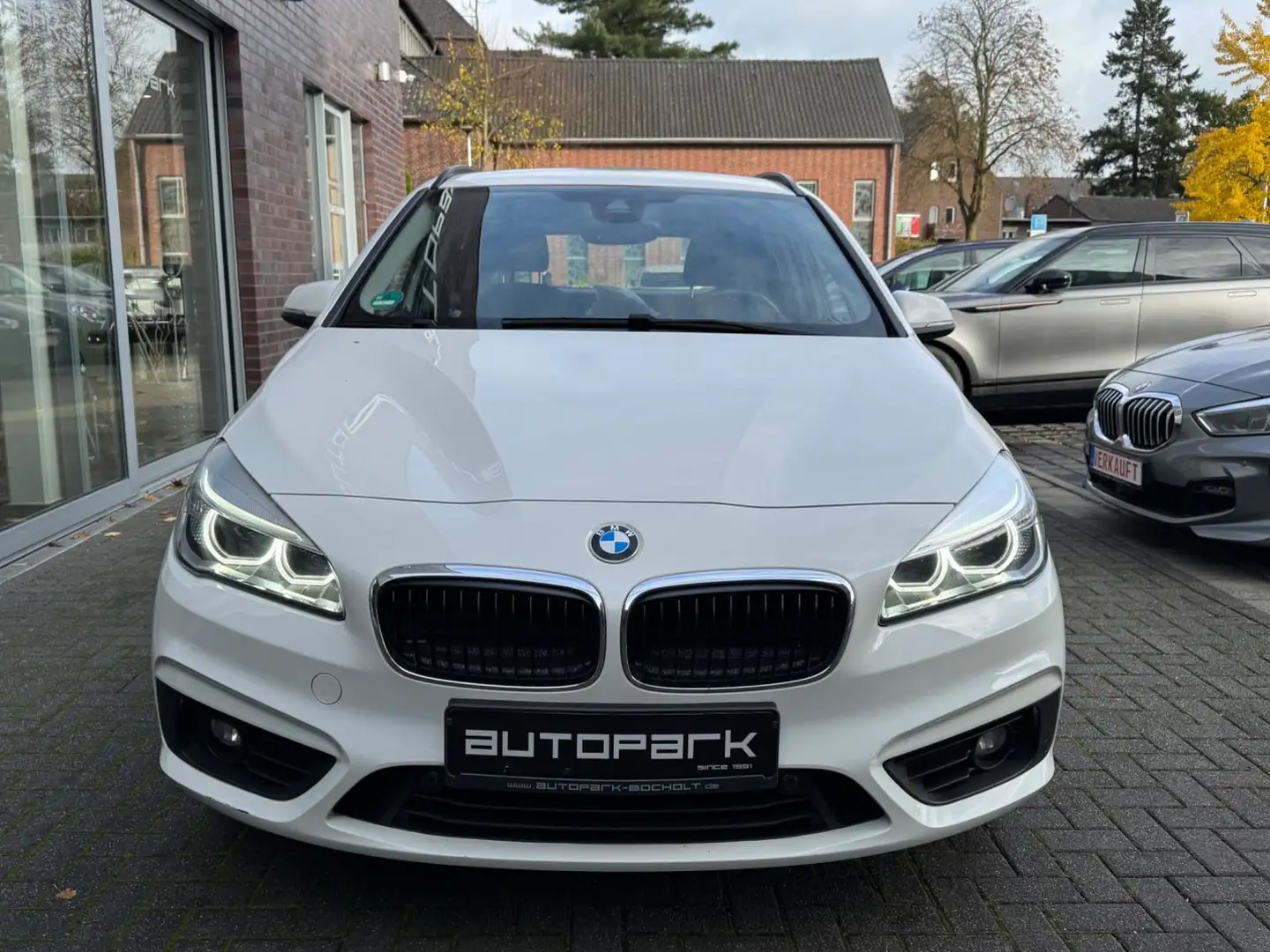 BMW 218 Advantage Navi LED Kamera AHK Weiß - 2