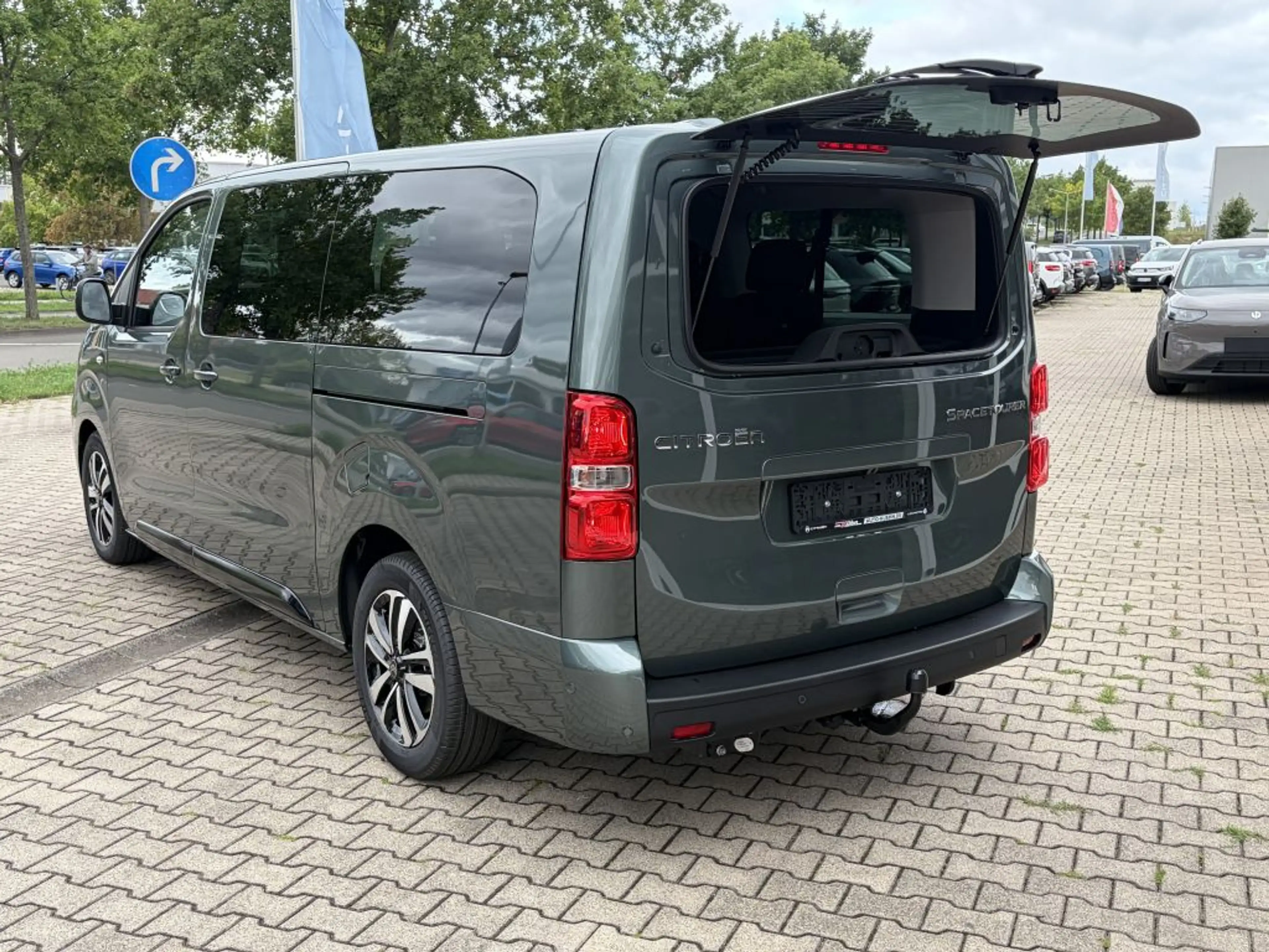 Citroen Spacetourer SpaceTourer XL Diesel 180 AT PLUS + ACC, NAV, 8S — photo 4