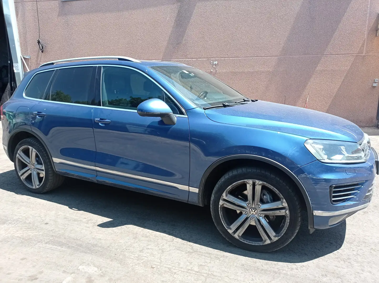 Volkswagen Touareg 4.0 V8 tdi Atmosphere tiptronic Blu/Azzurro - 1