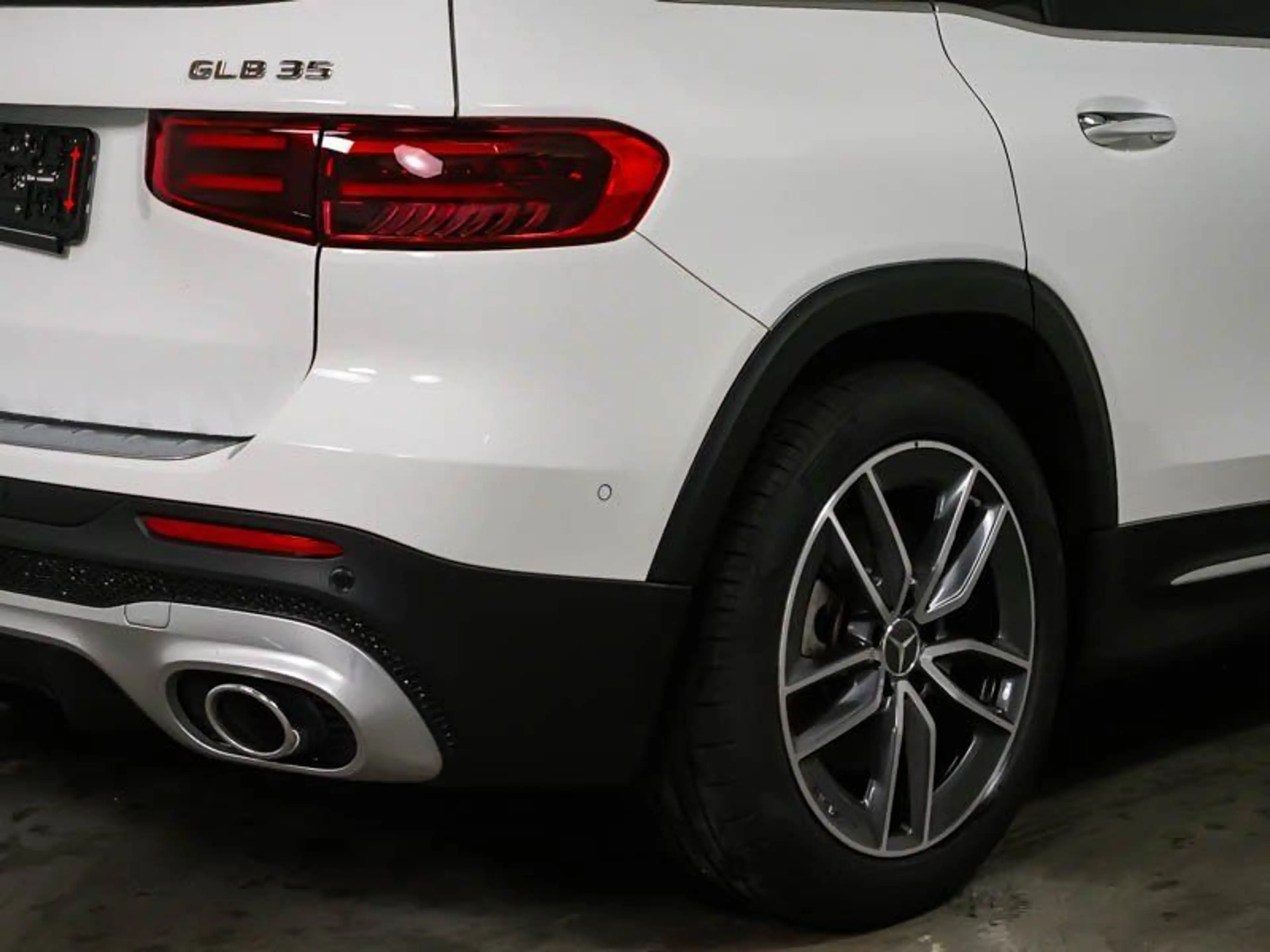 Mercedes-Benz GLB 35 AMG Mercedes-AMG GLB 35 4M ADVANCED+ AHK MBEAM KEYLG — photo 4