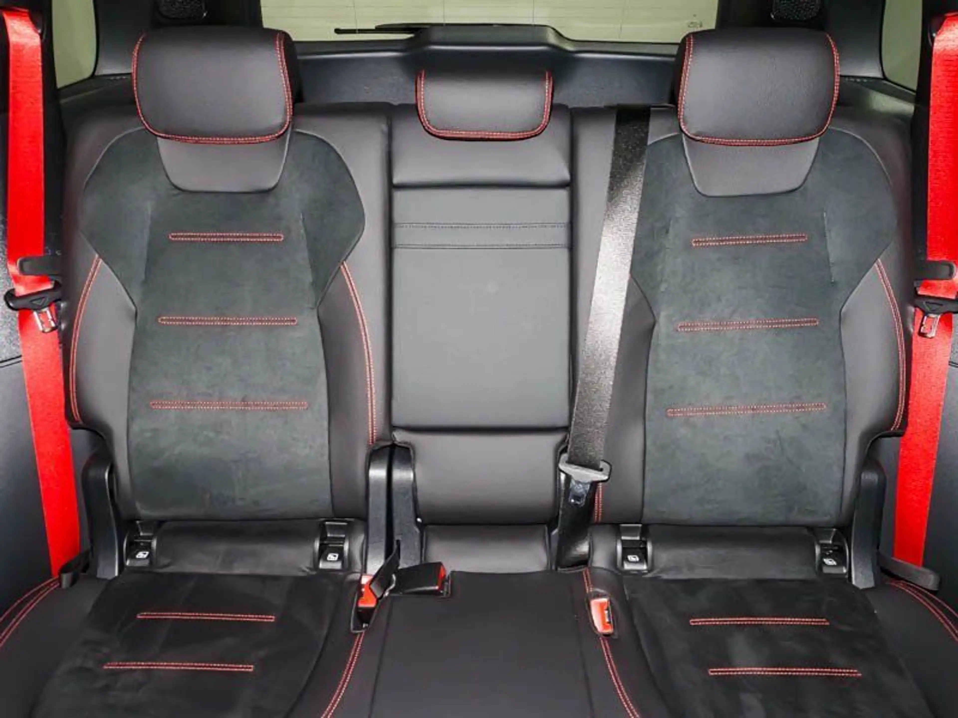 Mercedes-Benz GLB 35 AMG Mercedes-AMG GLB 35 4M ADVANCED+ AHK MBEAM KEYLG — photo 9