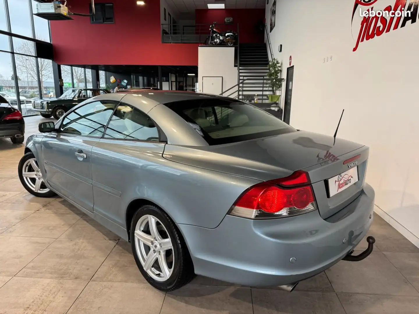 Volvo C70 CC 2.4 TDi D5 180cv-BVA-ATTELAGE-2007 Gris - 2