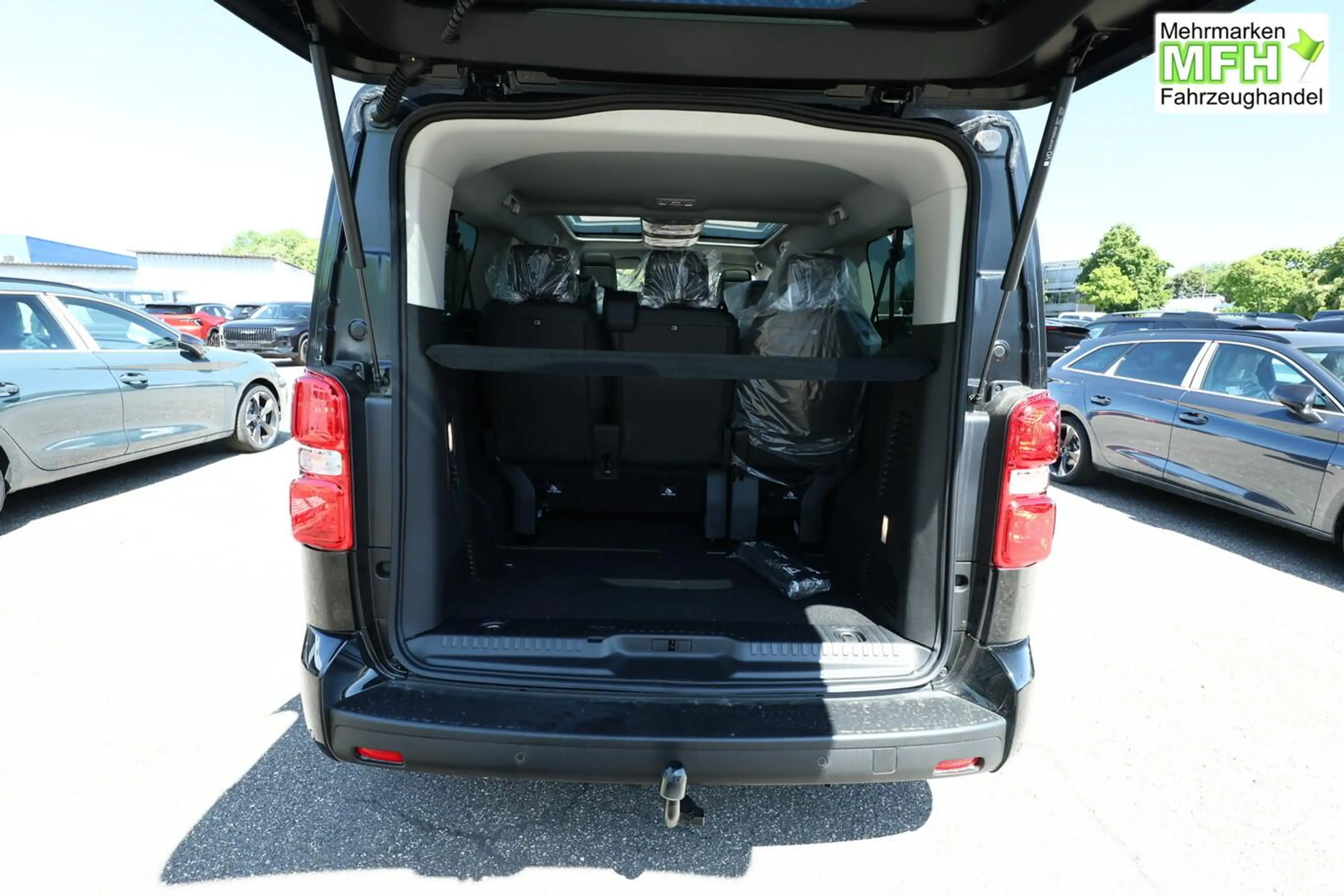 Citroen Spacetourer MAX XL Pano Nav Kam SHZ AHK Leder 130 kW (177 P... — photo 10