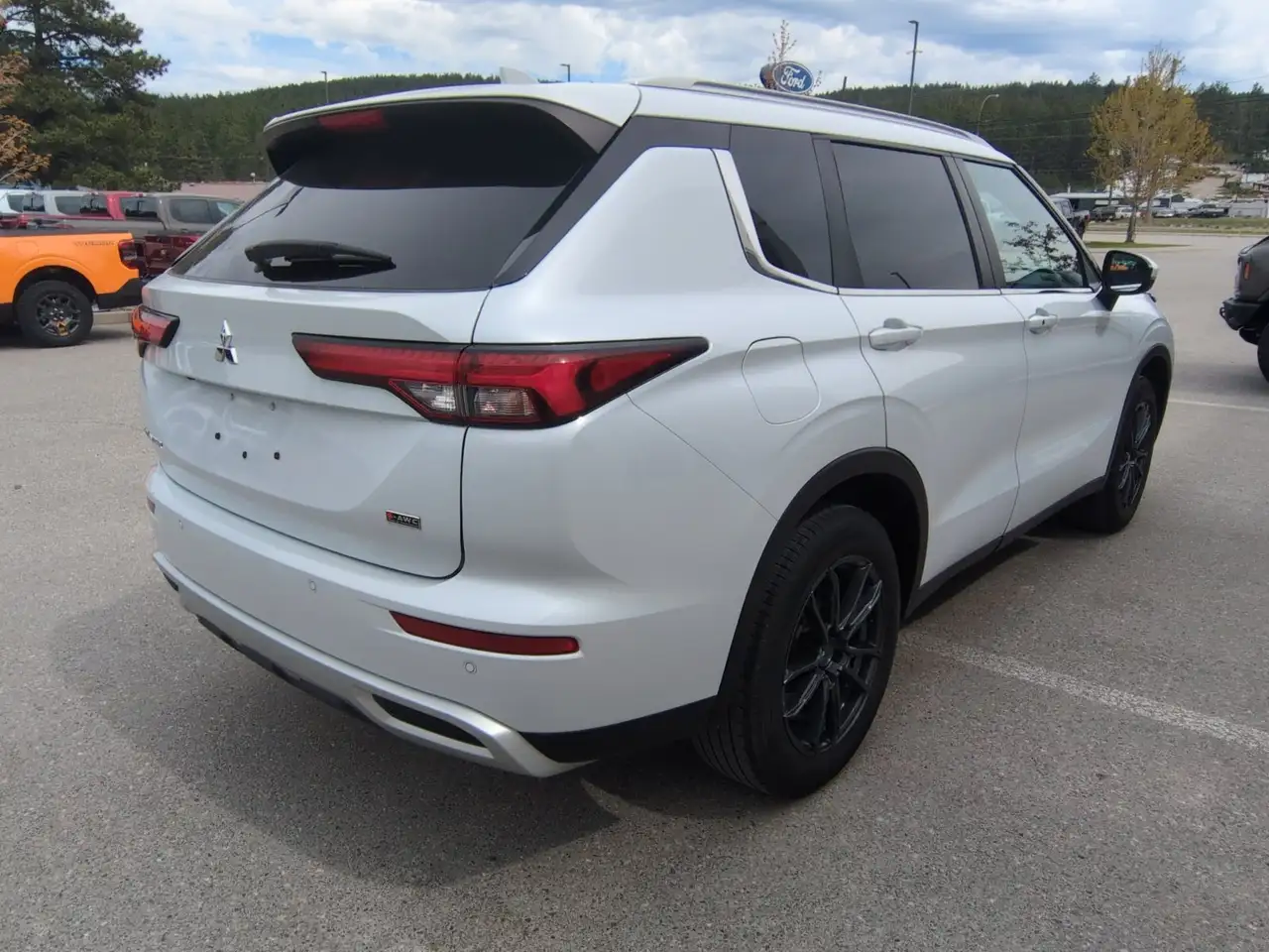 Mitsubishi Outlander снимка Mitsubishi Outlander