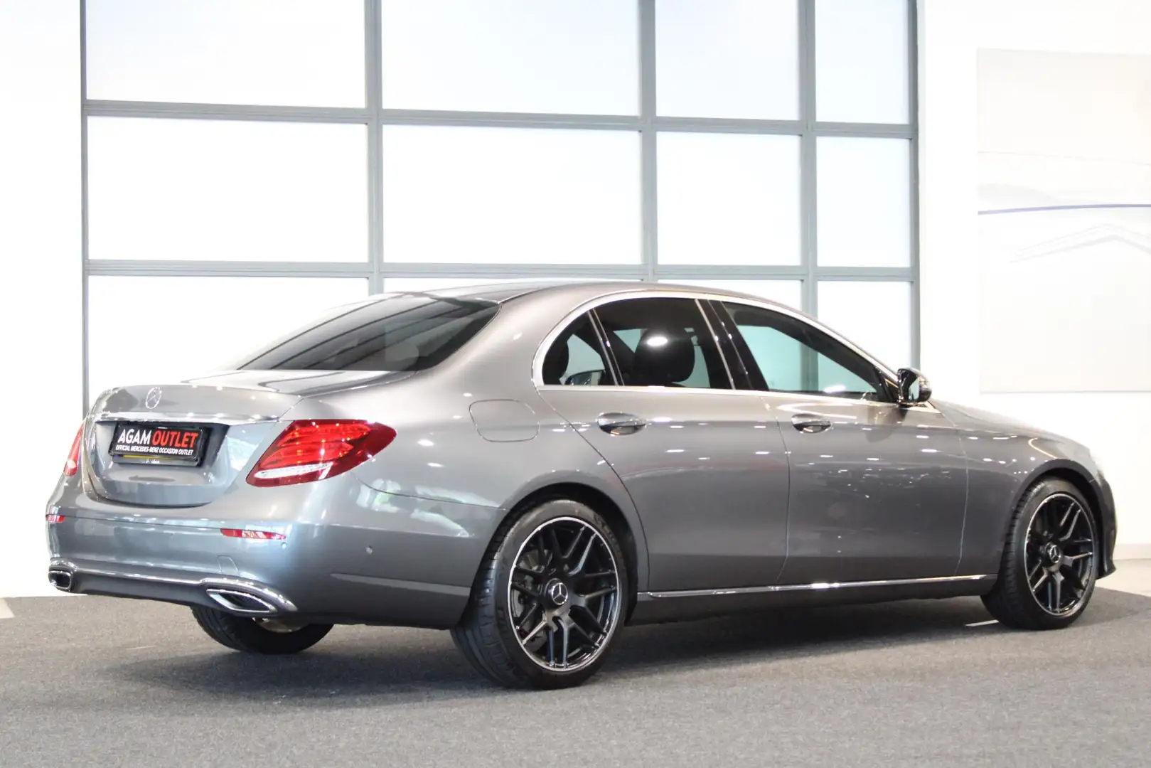 Mercedes-Benz E 200 d Business Solution Grijs - 2