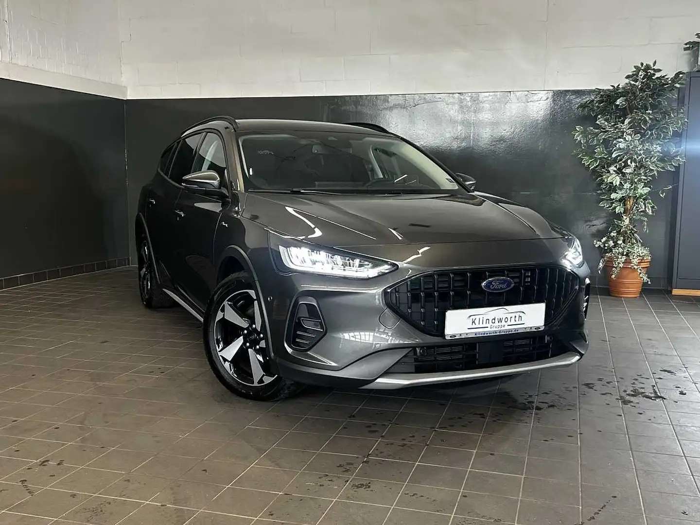 Ford Focus Turnier 1.5 E.Blue Aut. Active X +Pano Grau - 2