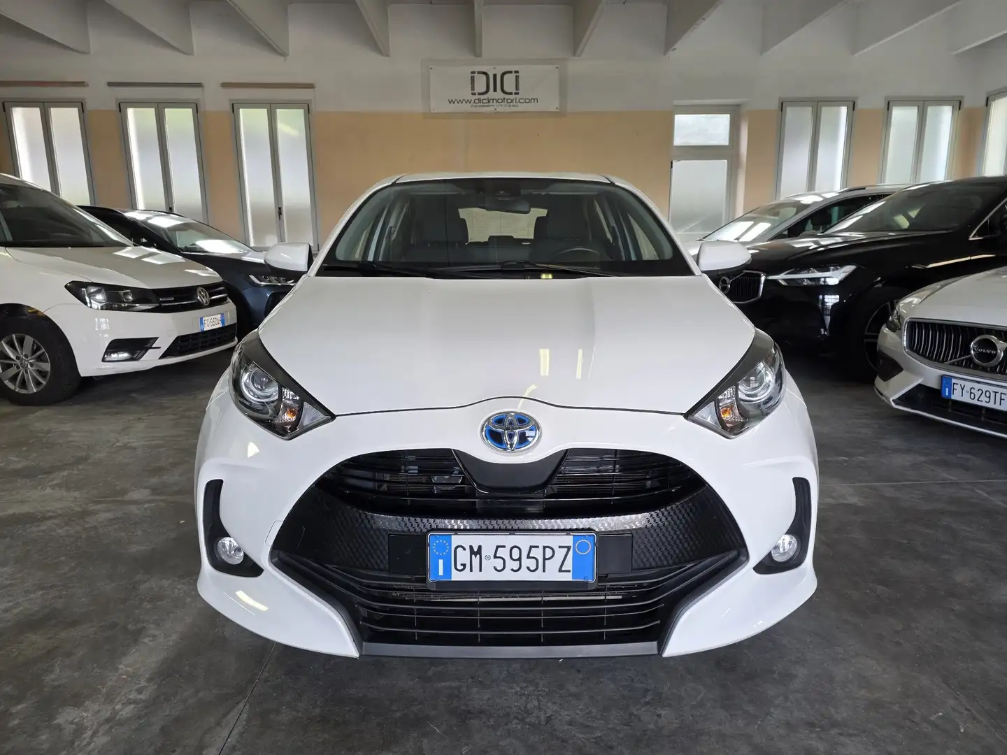 Toyota Yaris 1.5h hybrid AUTOCARRO N1 4 POSTI van automatica un Bianco - 2