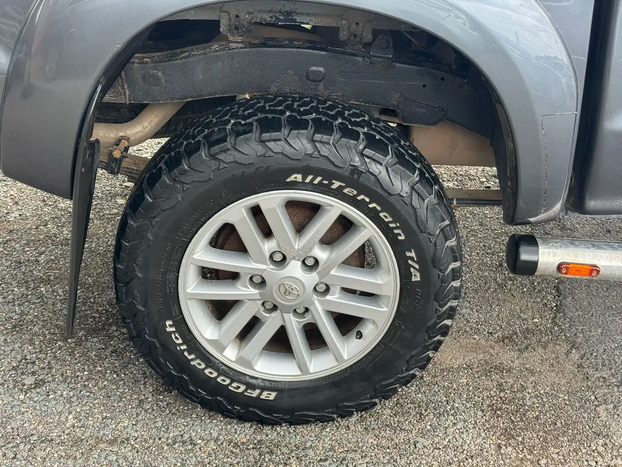 TOYOTA HILUX DOUBLE CABINE 3.0 D-4D 171 ch  BVA - CUIR - ATTELAGE - 172800 KM
