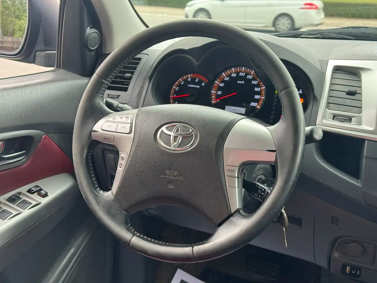 TOYOTA HILUX DOUBLE CABINE 3.0 D-4D 171 ch  BVA - CUIR - ATTELAGE - 172800 KM