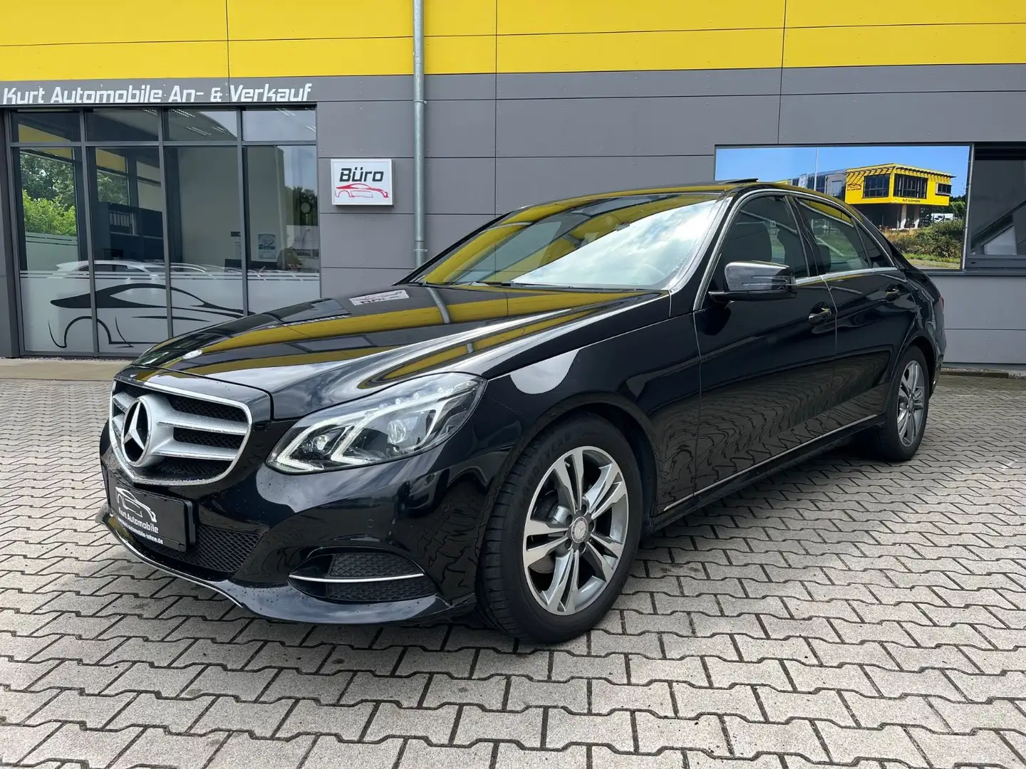 Mercedes-Benz E 220 E -Klasse/SCHIEBDACH/LED/NAVI/LEDER/AUTOM* Zwart - 2