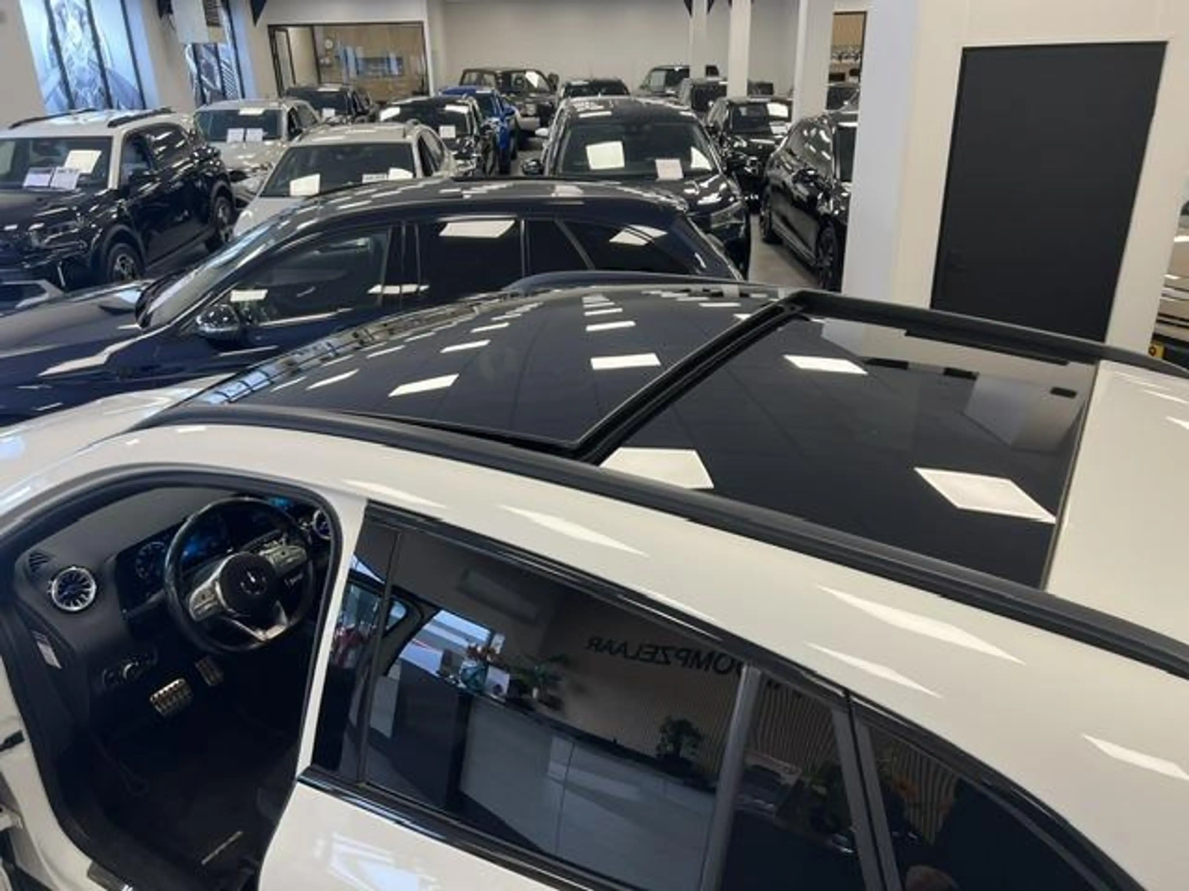 Mercedes-Benz GLA 250 e AMG Line PLUG-IN HYBRID / PANODAK / LEDER / TREK — photo 12