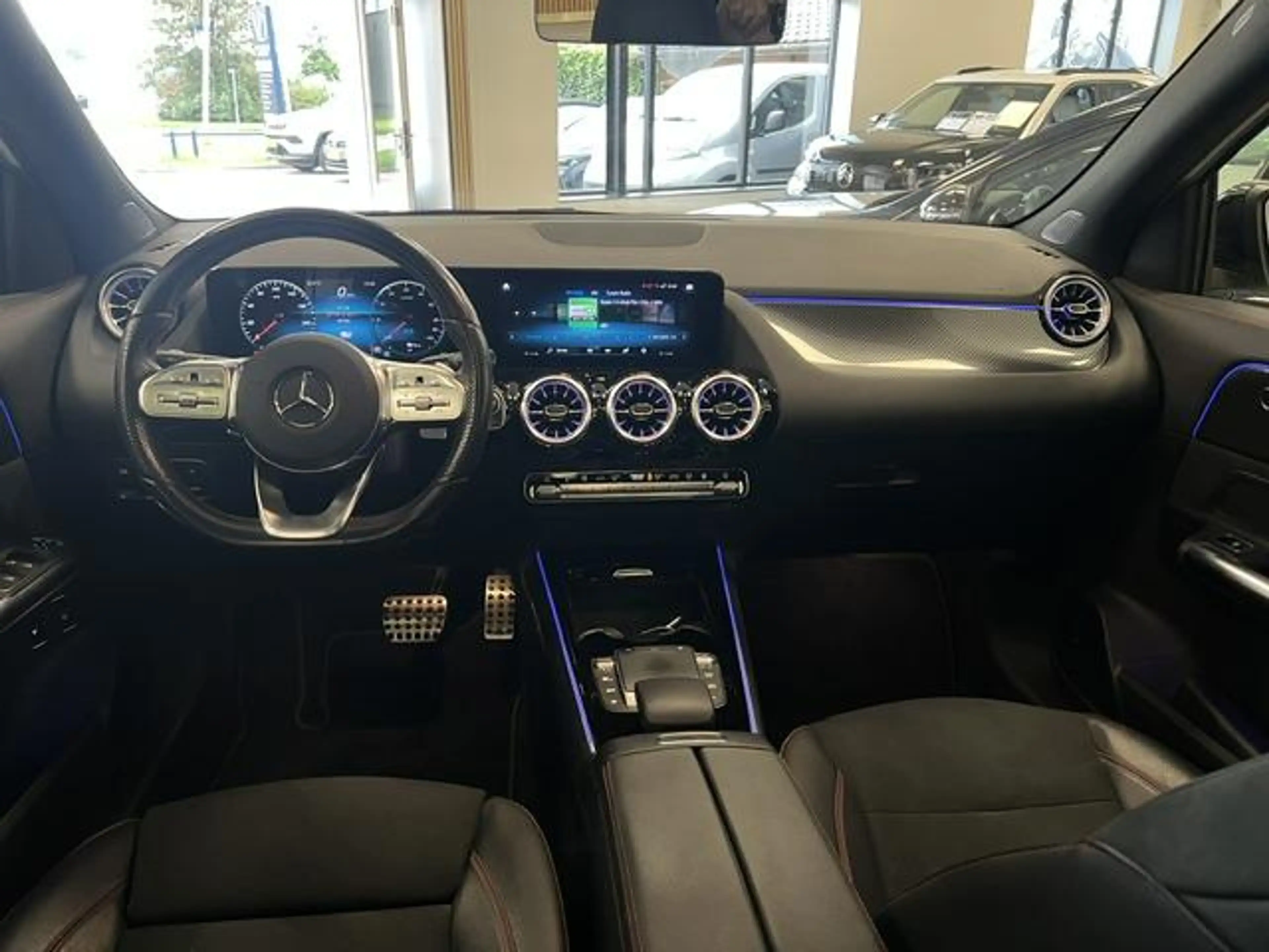 Mercedes-Benz GLA 250 e AMG Line PLUG-IN HYBRID / PANODAK / LEDER / TREK — photo 13