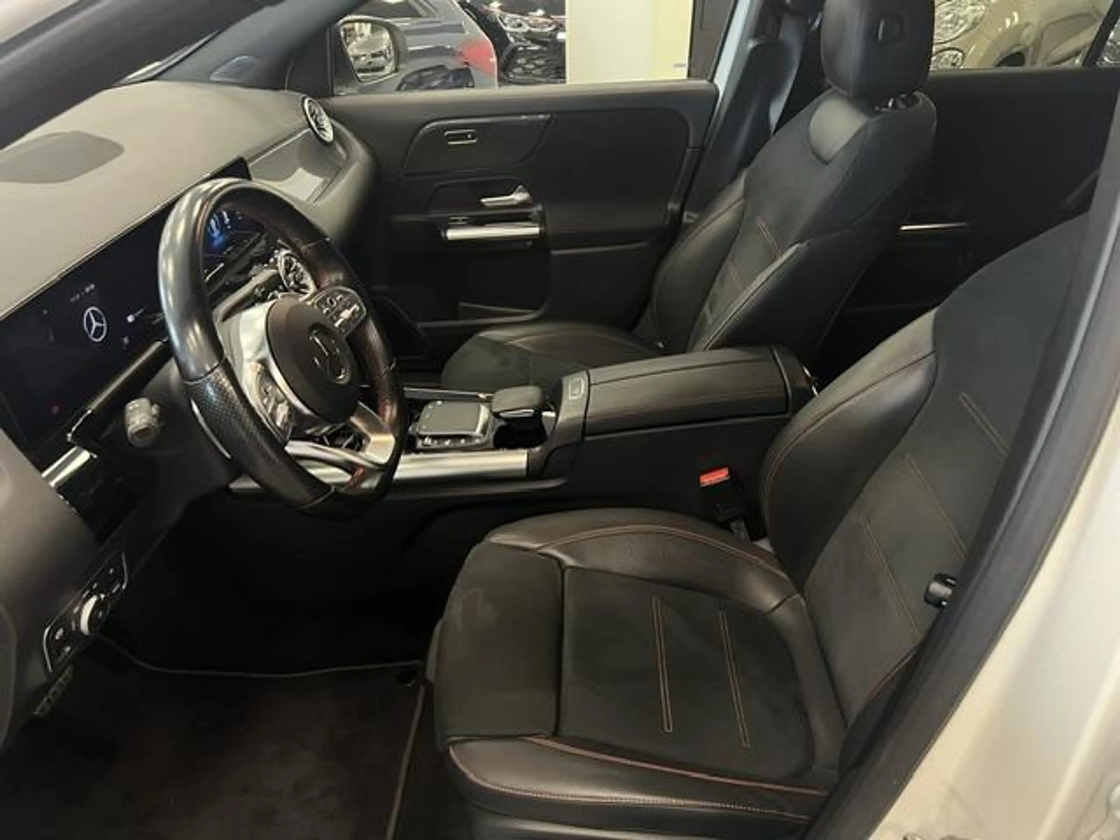 Mercedes-Benz GLA 250 e AMG Line PLUG-IN HYBRID / PANODAK / LEDER / TREK — photo 10