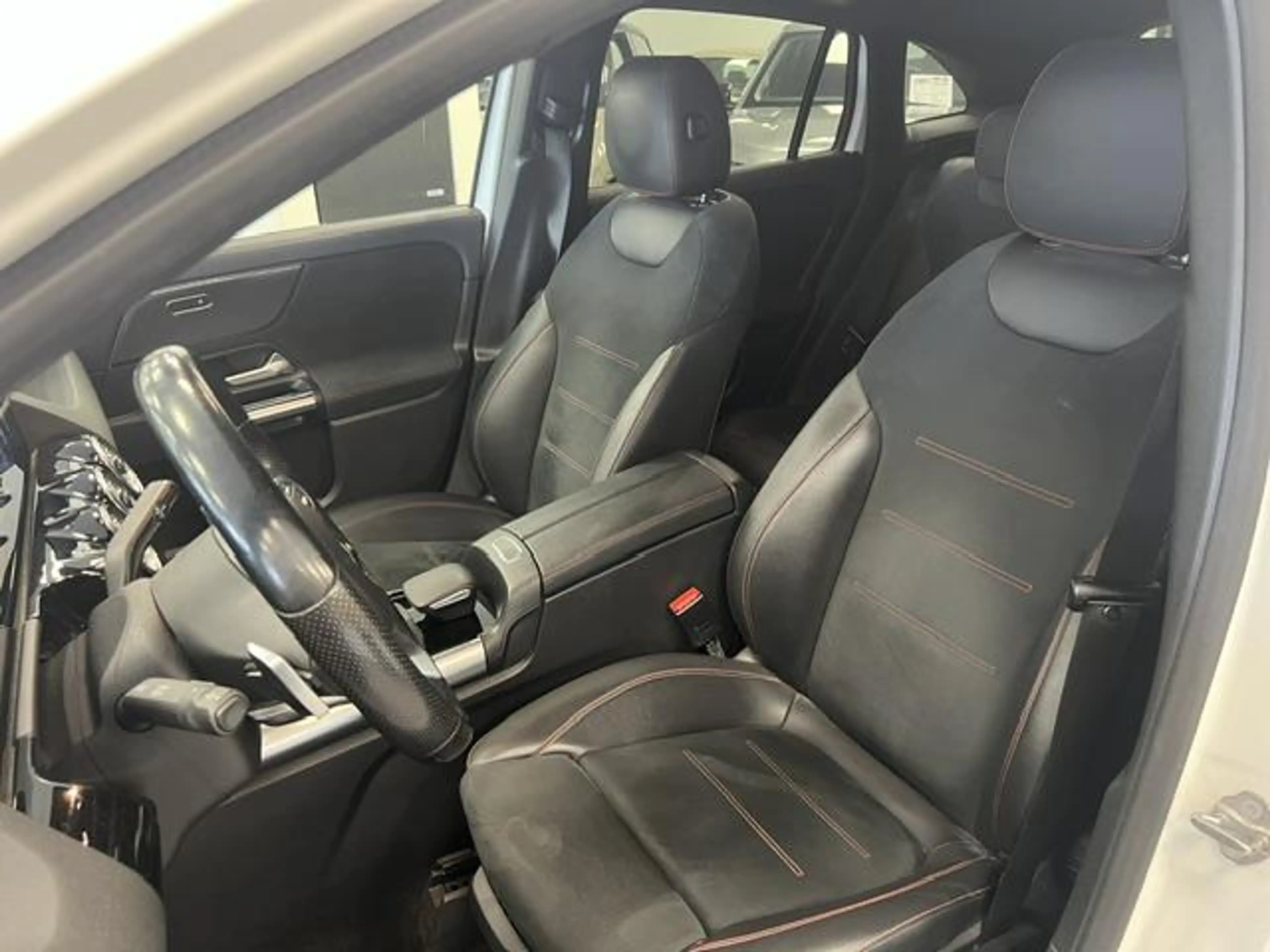 Mercedes-Benz GLA 250 e AMG Line PLUG-IN HYBRID / PANODAK / LEDER / TREK — photo 11