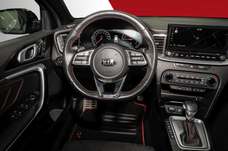 Kia ProCeed GT — photo 14