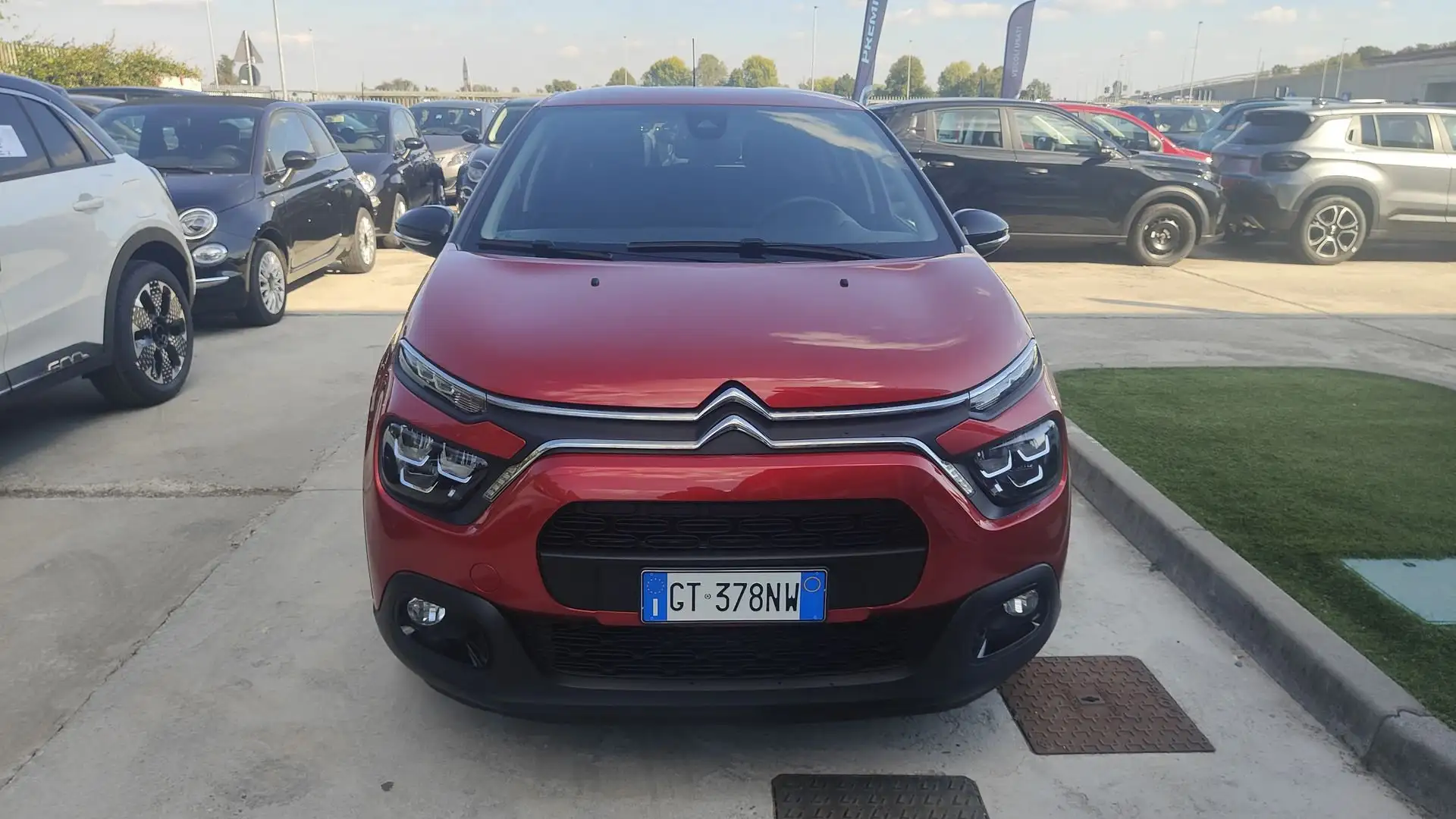 Citroen C3 III 2017 1.2 puretech Max s&s 110cv Rood - 2