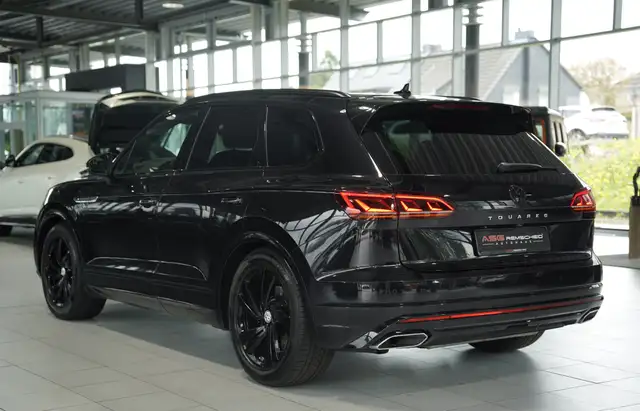 Volkswagen Touareg view 8