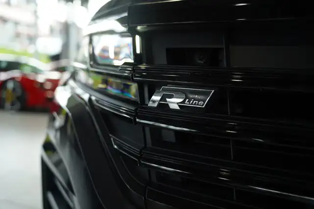 Volkswagen Touareg view 11